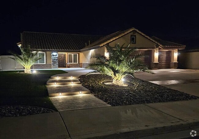 Building Photo - 12660 High Desert Rd Rental