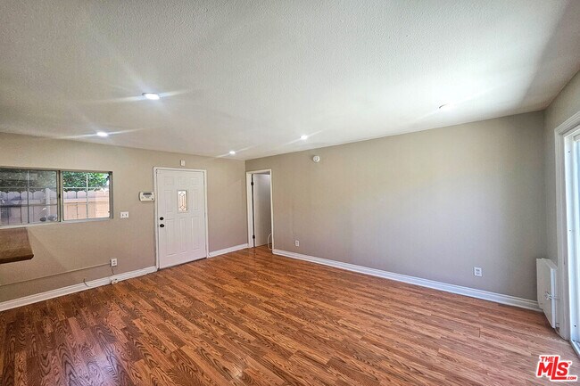 Photo - 6946 Jellico Ave