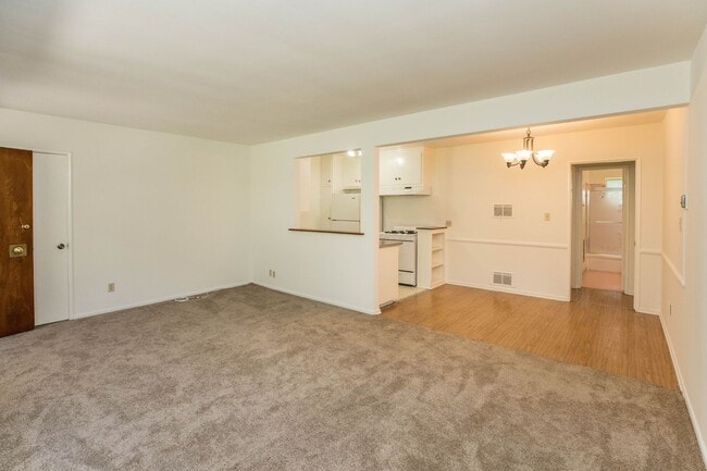 Photo - 145 N La Peer Dr Unit 1