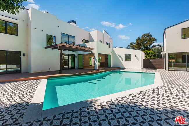 Photo - 382 Aderno Way