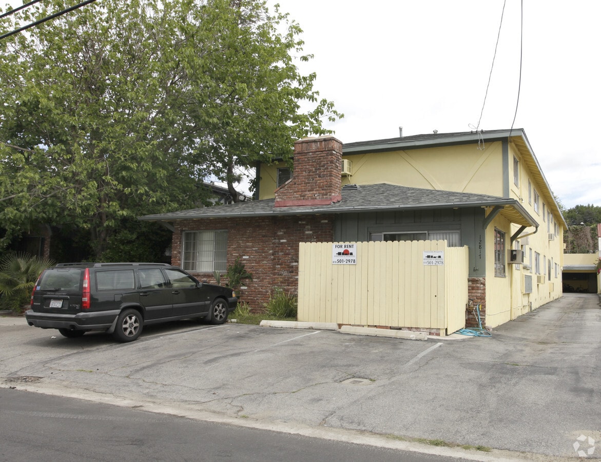 Primary Photo - 12817 Kling St