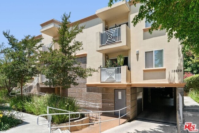 Building Photo - 15939 Victory Blvd Unit 104 Rental