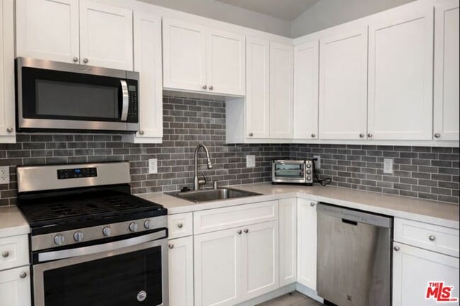 Photo - 6140 W 74th St