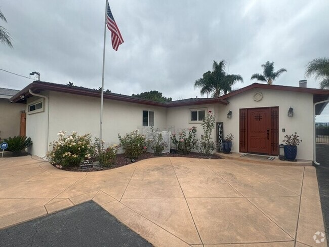 Building Photo - Beautiful Vista Home 3 bed / 3 bath / 1957...