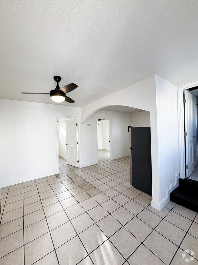 Building Photo - 1334 E 92nd St Unit #2 Rental