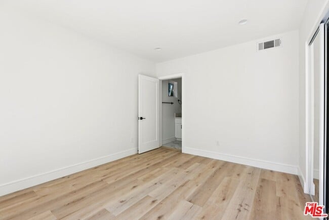 Photo - 2111 Holly Dr