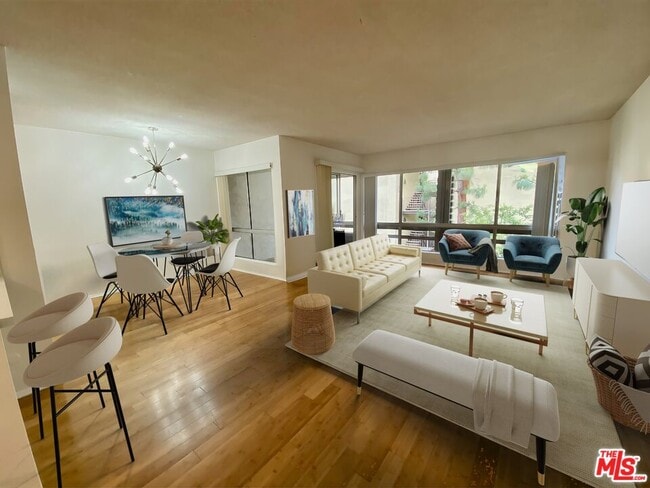 Building Photo - 6250 Buckingham Pkwy Unit 203