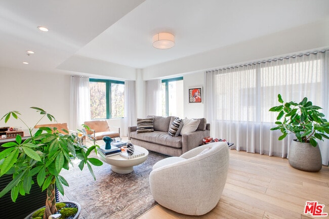 Building Photo - 10520 Wilshire Blvd Unit 306