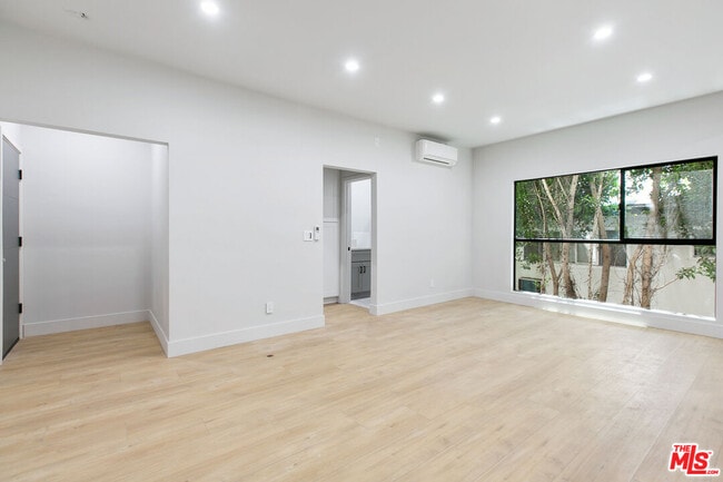 Photo - 7229 Willoughby Ave Unit 15