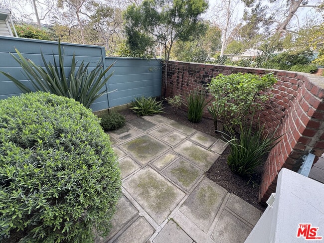 Photo - 5259 1/2 Village Green