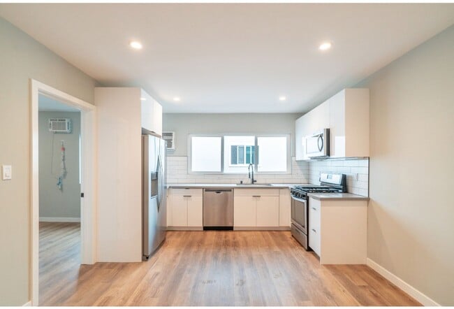 Photo - 4511-4517 Prospect Ave