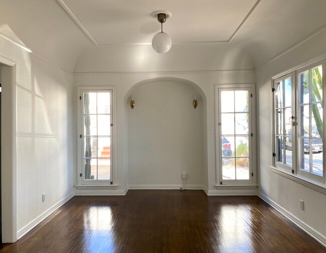 Photo - 3365 Tyburn St