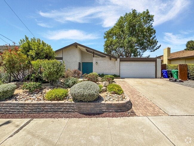 Building Photo - Spacious 3BD/2BA House in Allied Gardens W...