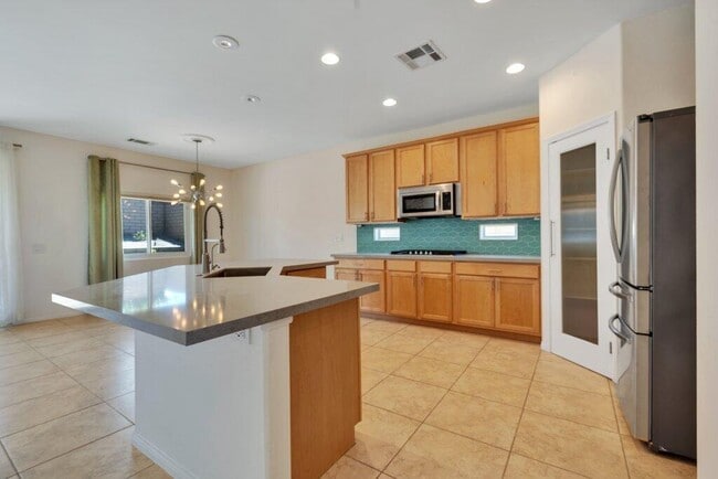 Photo - 148 St Thomas Pl