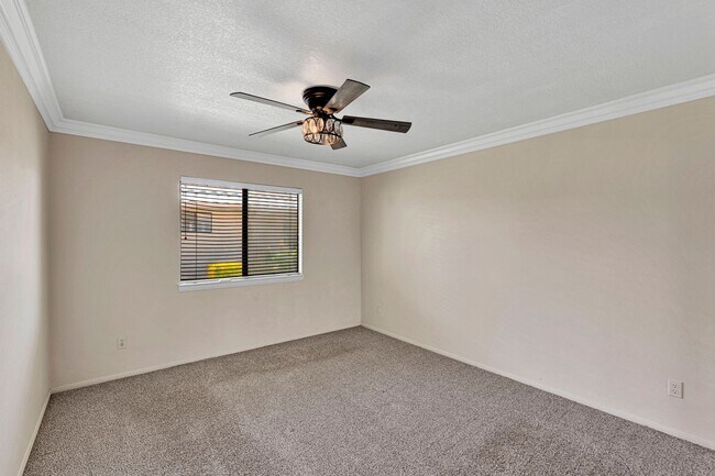 Photo - 27535 Lakeview Dr