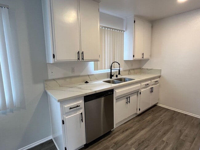 Photo - 6651 Haskell Ave