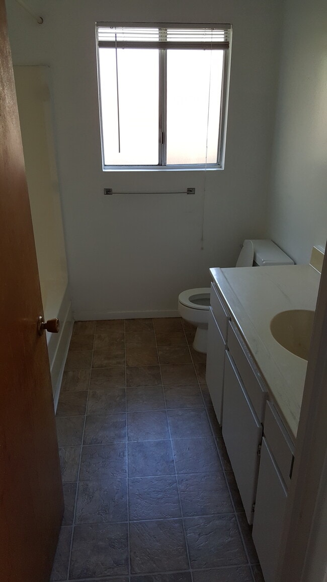 Photo - 522 W Fallbrook St