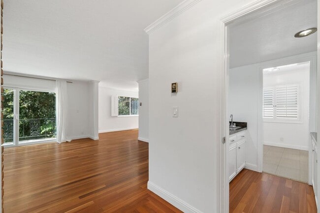 Photo - 404 San Vicente Blvd Unit 201
