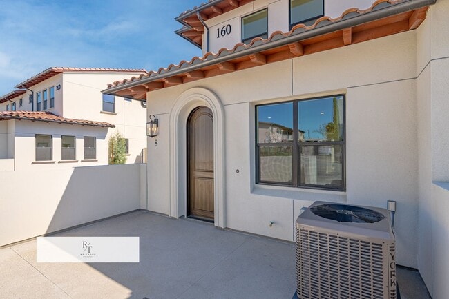 Photo - Whitmore Villa. Unit Whitmore Villa-  160 New Ave