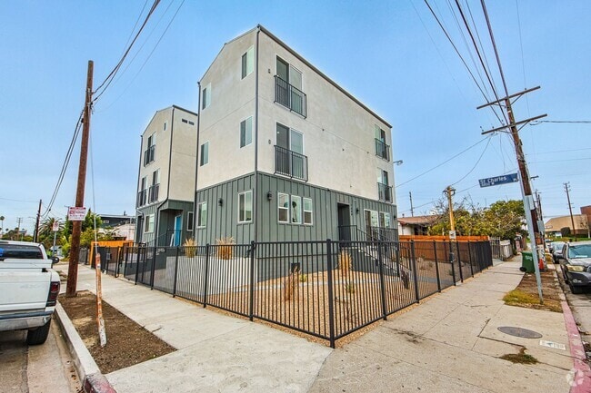 Building Photo - 4807 St Charles Pl Unit 4807 1/2 St.  Charles Pl Rental
