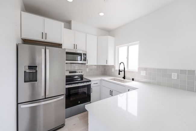 Photo - 2860 Webster Ave Unit 2860 Webster G