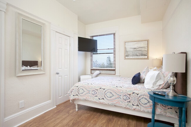 Photo - 2121 1st Ave