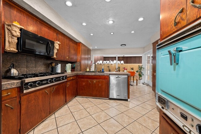 Photo - 4840 College Ave