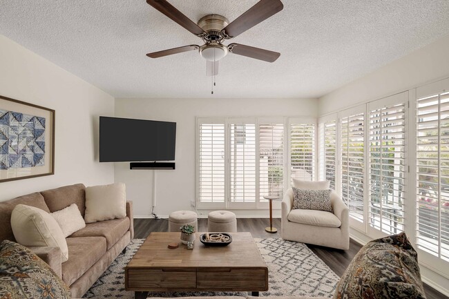 Building Photo - 554 2nd St