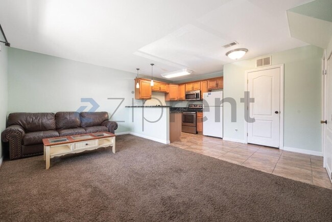 Photo - 221 Westlake Dr