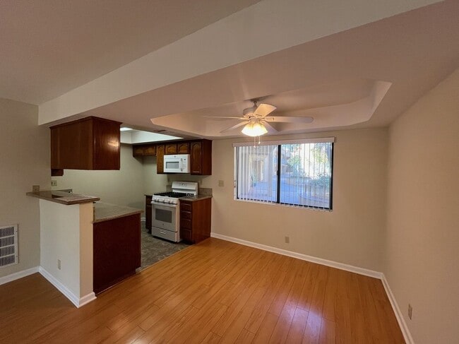 Photo - 430 S Niagara St