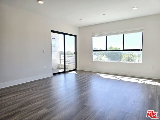 Photo - 5030 Rosewood Ave Unit 503