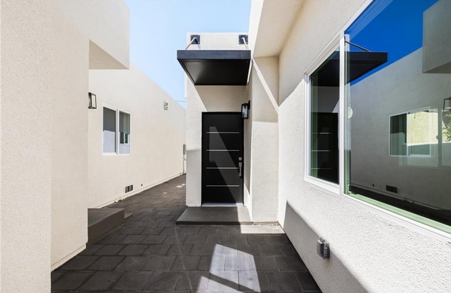 Building Photo - 947 W Magnolia St