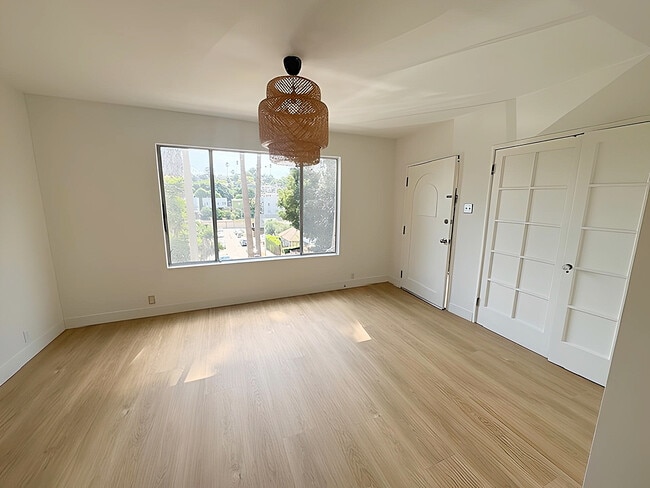 Building Photo - 849 N Vendome St Unit 849 N. Vendome St.