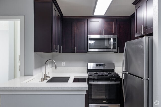 1BR, 1BA - 585SF - Kitchen - Saticoy Gardens