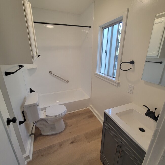 Photo - 1469-1412 12th Ave