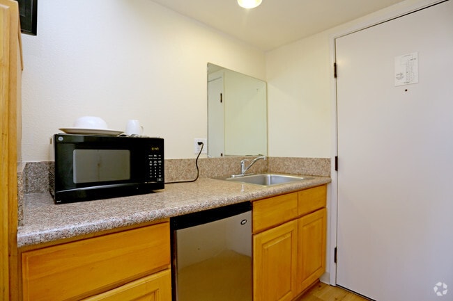 Studio, 1 BA - 180 SF - Vantaggio Suites Hillcrest