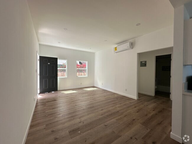 Building Photo - 455 W Cowles St Rental