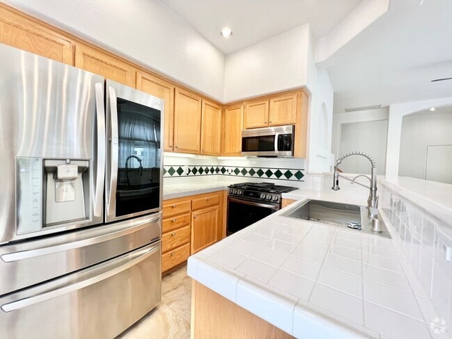 Building Photo - Beautiful 2Bd/2.5Ba with office located in... Rental