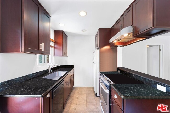 Photo - 968 Larrabee St Unit 210