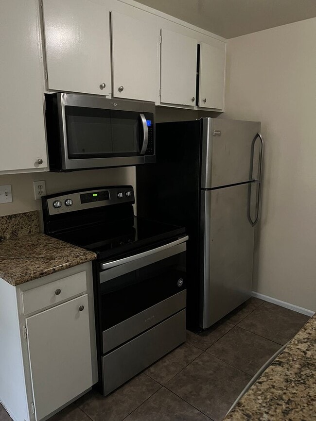 Photo - 2 Bedroom/ 2 Bath upstairs unit located in Long Beach! Unit 22