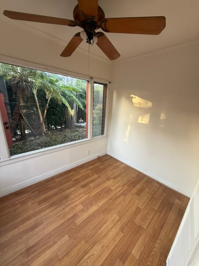 Photo - 8921 Rosewood Ave