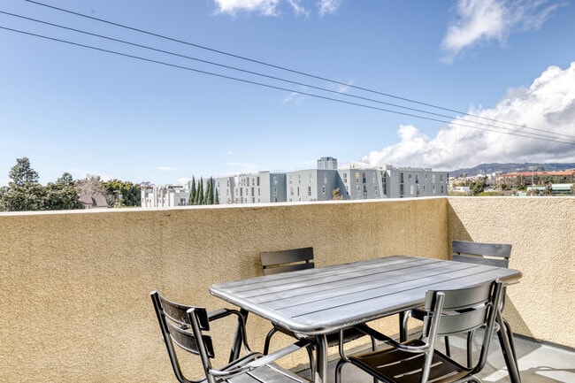 Photo - 1561 S Barrington Ave Unit ID10575A