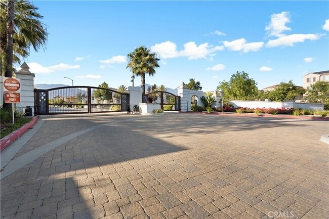 Photo - 839 Cranberry Way