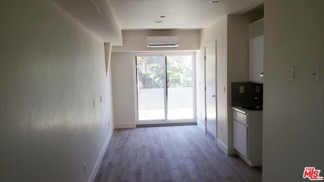 Photo - 2133 Carmona Ave