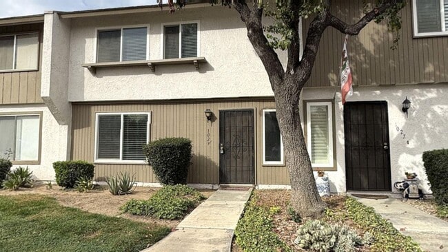 Building Photo - 1029 Clark St