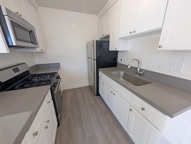 Photo - 3365 Keystone Av Unit 5