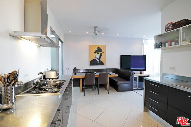 Photo - 6767 Whitley Terrace