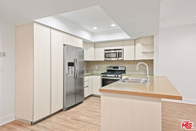 Photo - 10473 Santa Monica Blvd Unit ph5