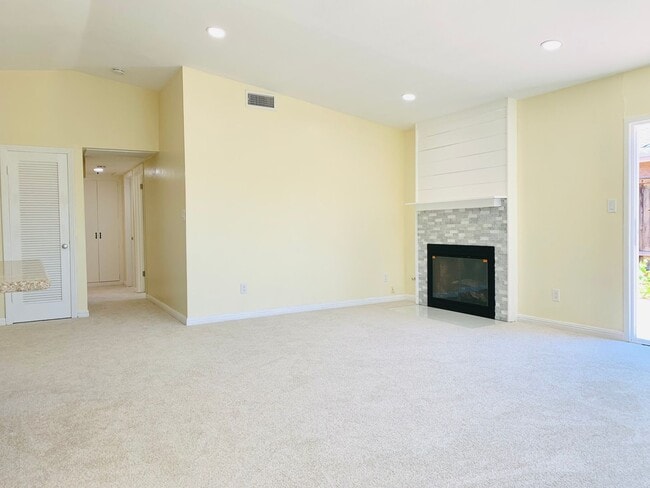 Photo - BEAUTIFUL AND SPACIOUS 3BD/2BA HOME IN CLAIREMONT! ONLY $4,295/mo! - Available September