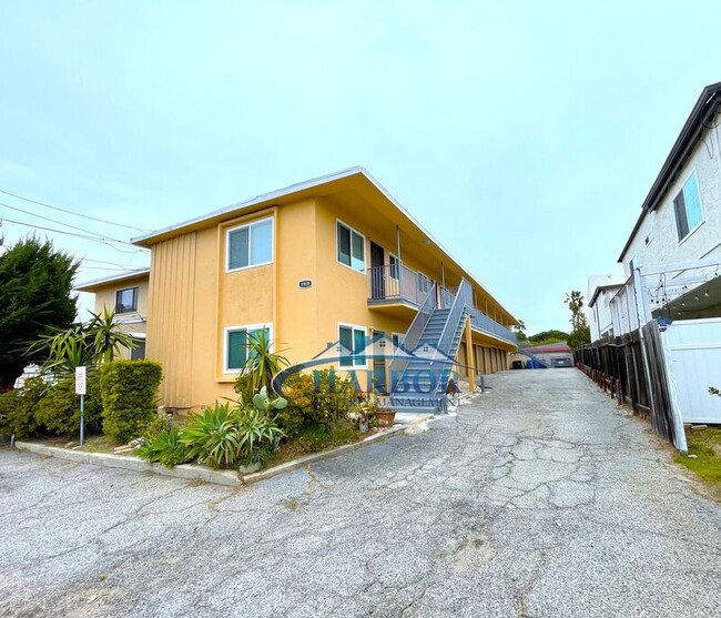 Building Photo - 1919 Vanderbilt Ln Unit E